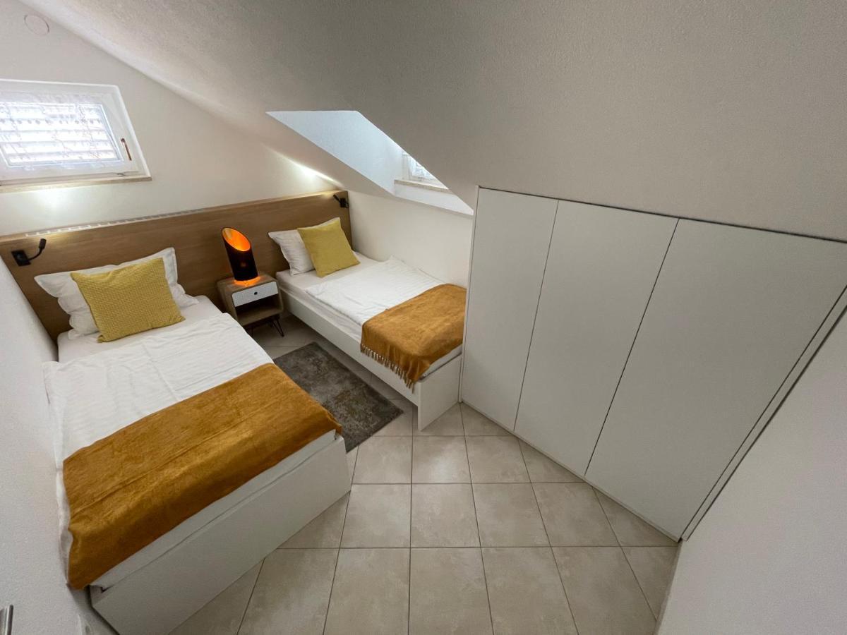 Holiday Home "Mala Kuca " With Heated Pool Пула Екстериор снимка
