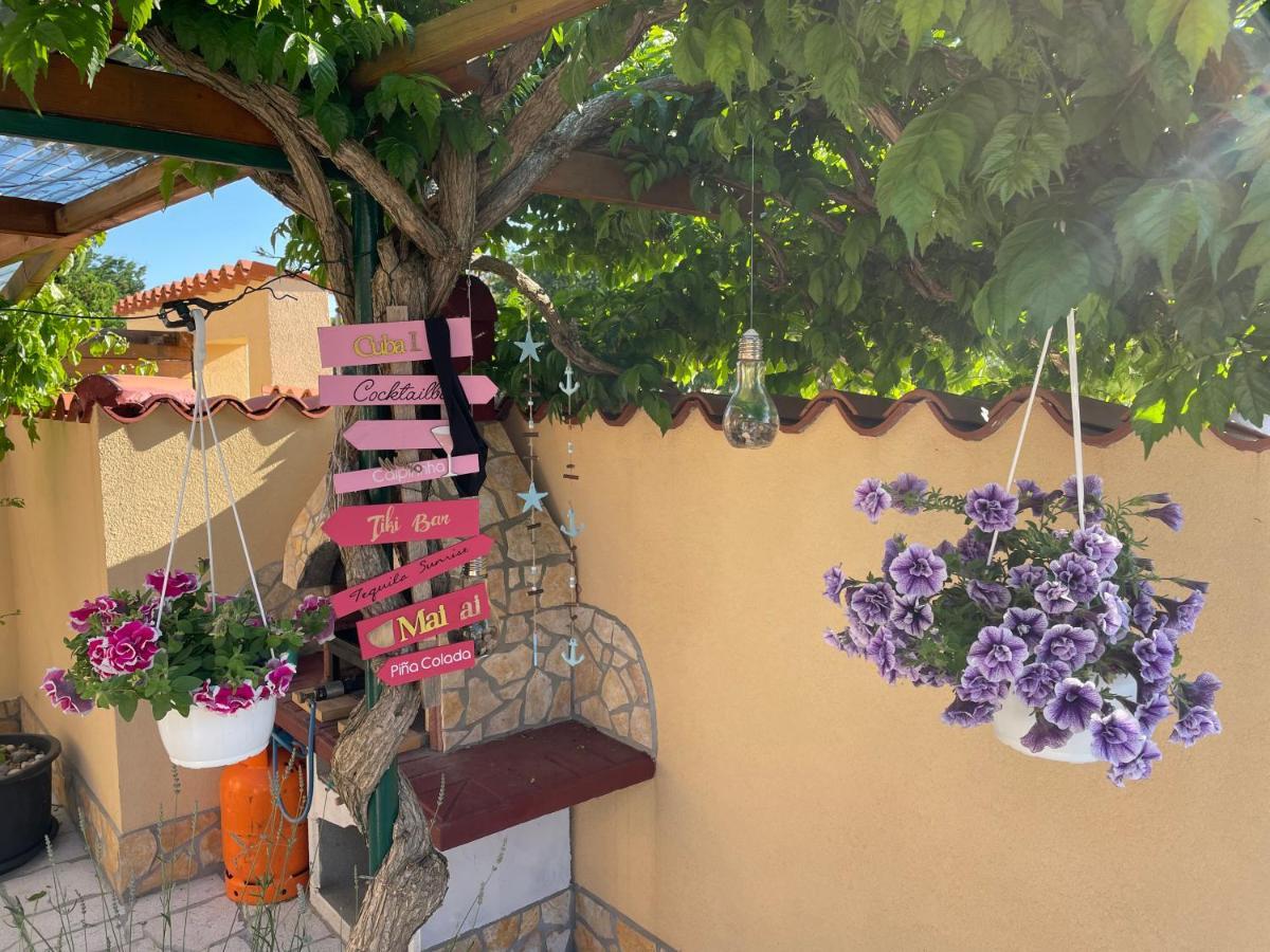 Holiday Home "Mala Kuca " With Heated Pool Пула Екстериор снимка