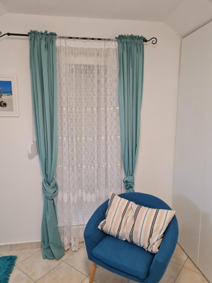 Holiday Home "Mala Kuca " With Heated Pool Пула Екстериор снимка
