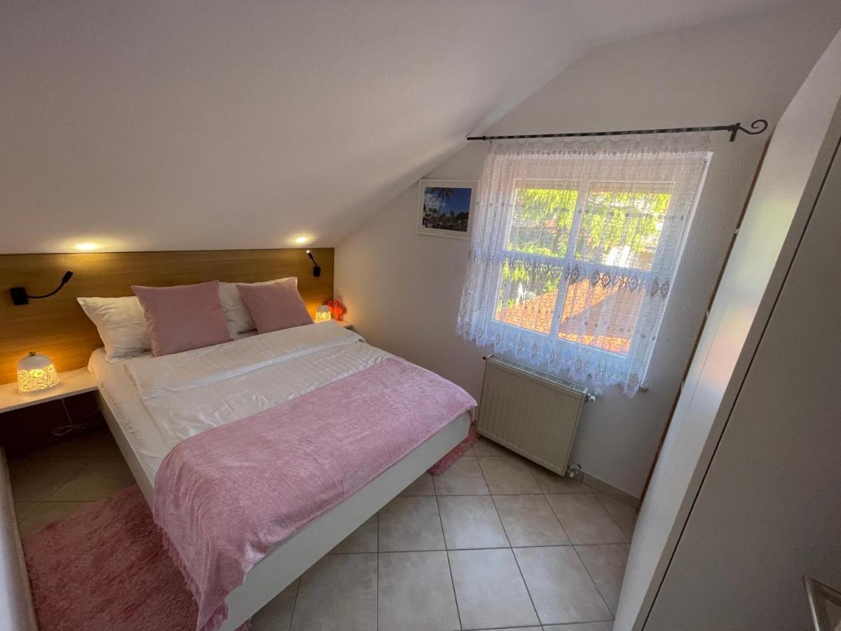 Holiday Home "Mala Kuca " With Heated Pool Пула Екстериор снимка