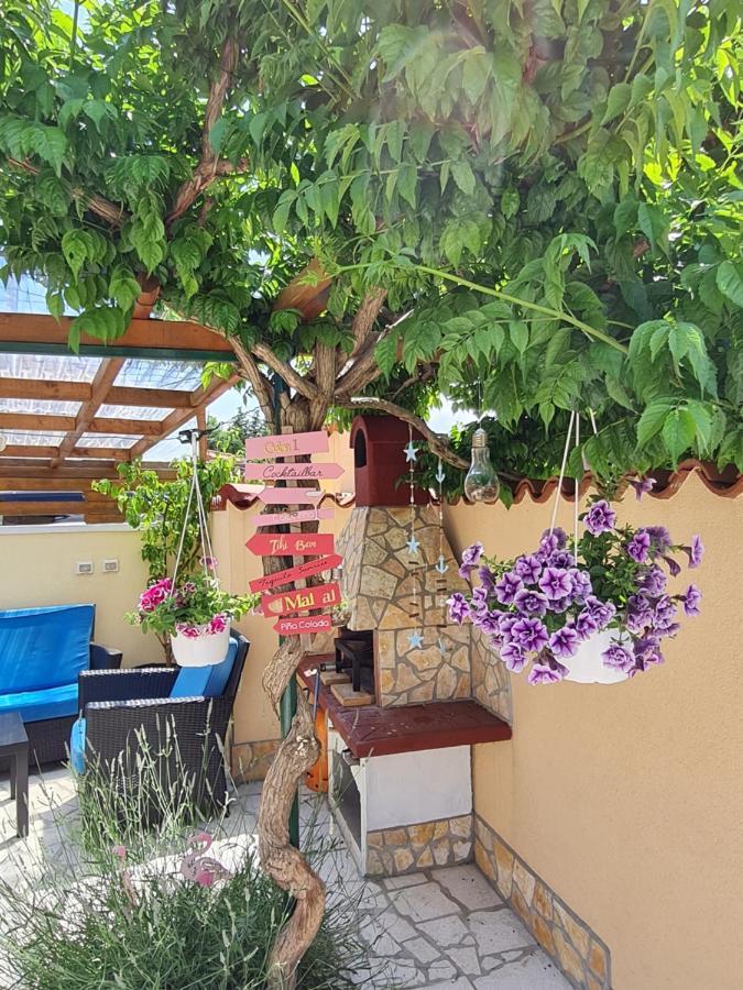 Holiday Home "Mala Kuca " With Heated Pool Пула Екстериор снимка