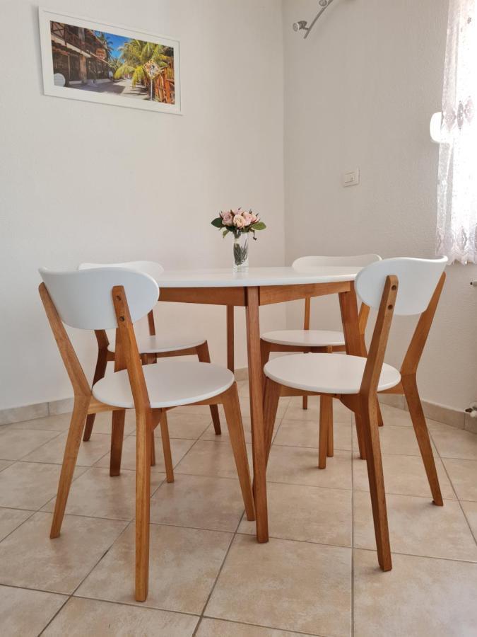 Holiday Home "Mala Kuca " With Heated Pool Пула Екстериор снимка