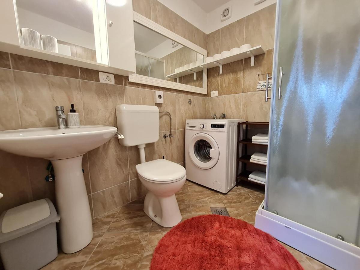 Holiday Home "Mala Kuca " With Heated Pool Пула Екстериор снимка