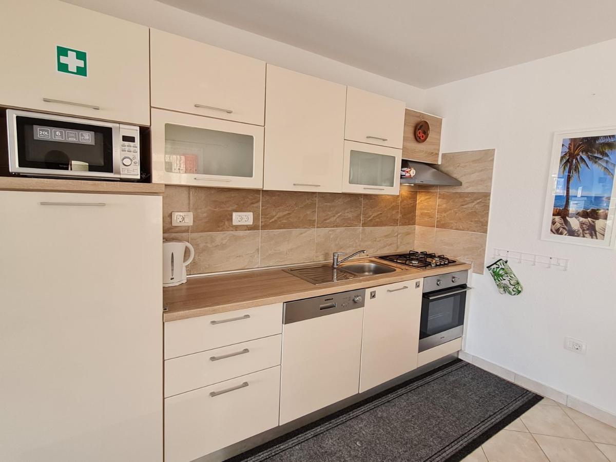 Holiday Home "Mala Kuca " With Heated Pool Пула Екстериор снимка