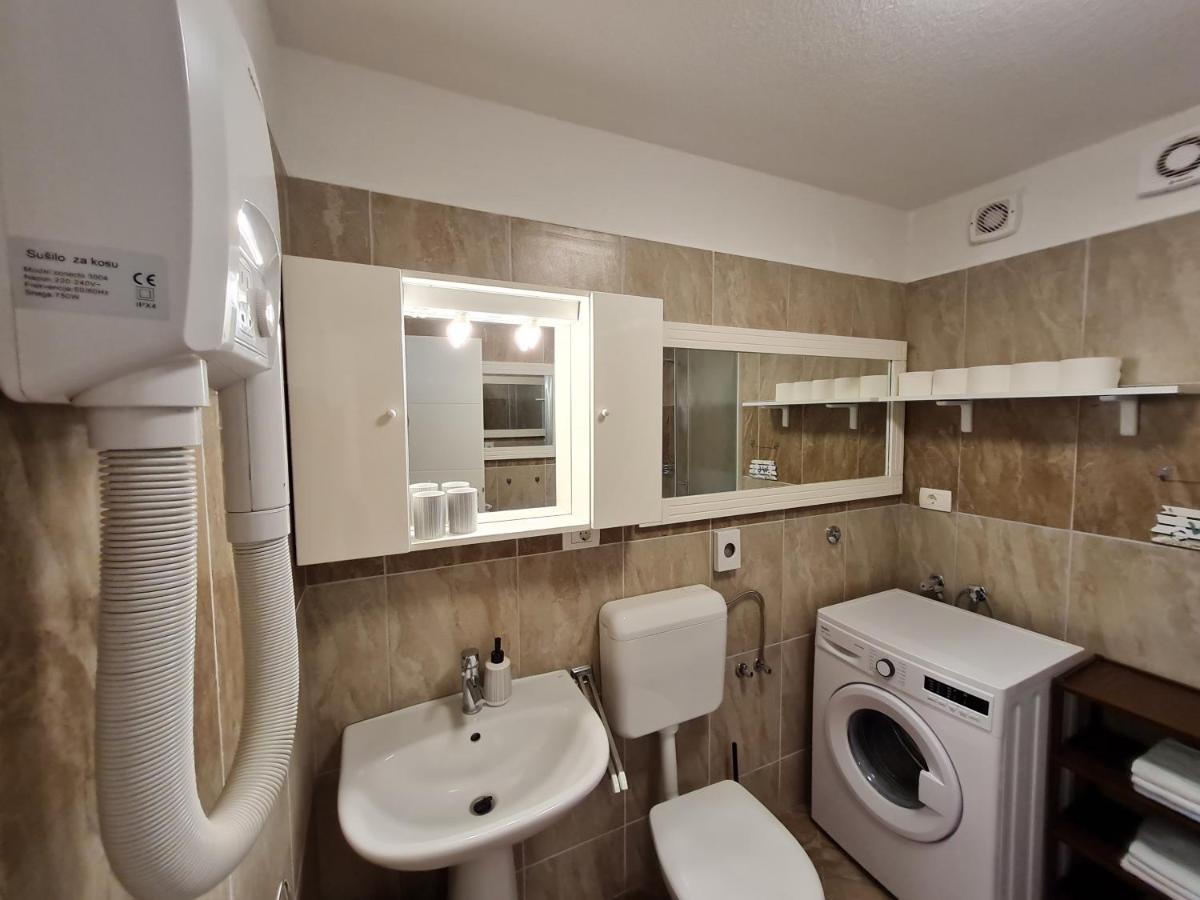 Holiday Home "Mala Kuca " With Heated Pool Пула Екстериор снимка