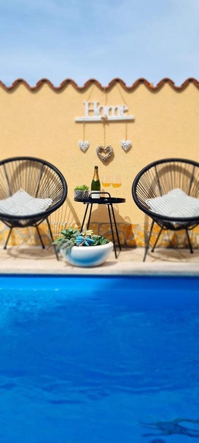 Holiday Home "Mala Kuca " With Heated Pool Пула Екстериор снимка