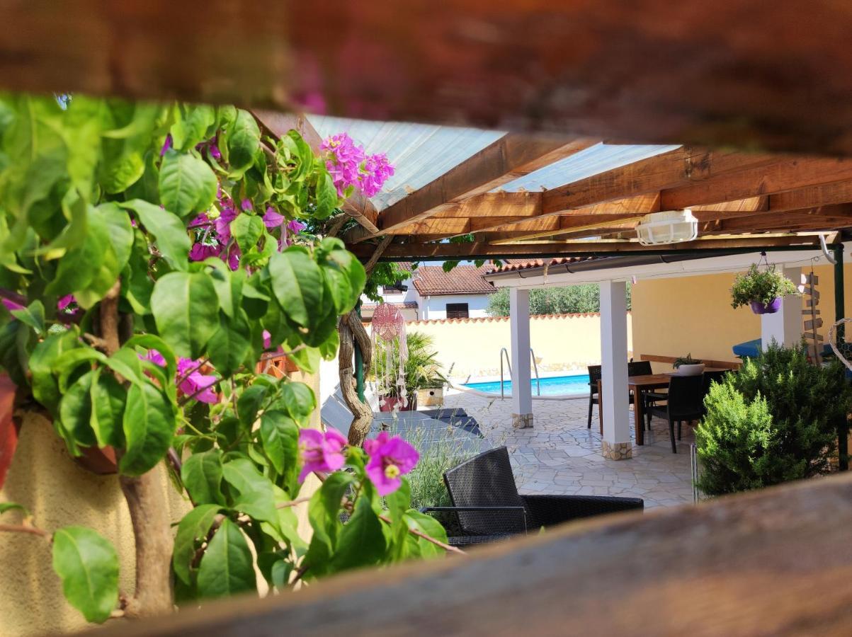 Holiday Home "Mala Kuca " With Heated Pool Пула Екстериор снимка